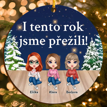 Vánoční Humorná Ozdoba s Vlastními Postavami a Personalizovaným Textem (až 6 osob)